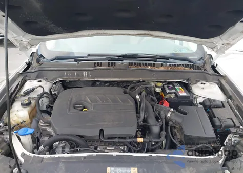 2015 Ford Fusion Se z USA, uszkodzony, nr VIN 1FA6P0HD7F5118173